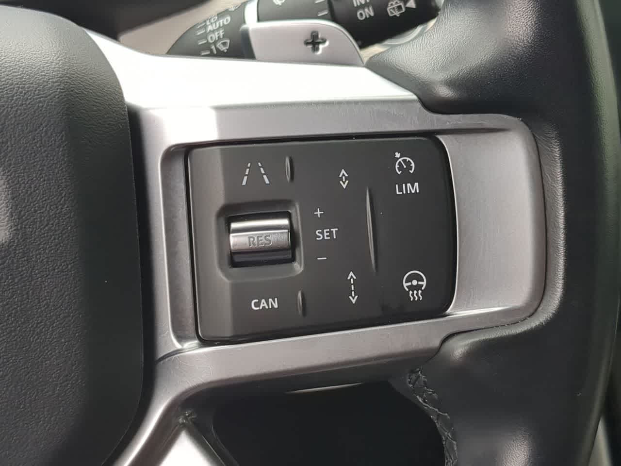 Thumbnail: 2023 Land Rover Discovery - 26