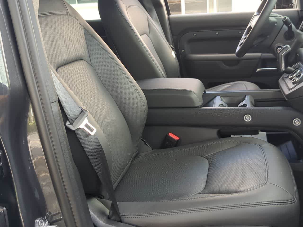 Thumbnail: 2025 Land Rover Defender - 24