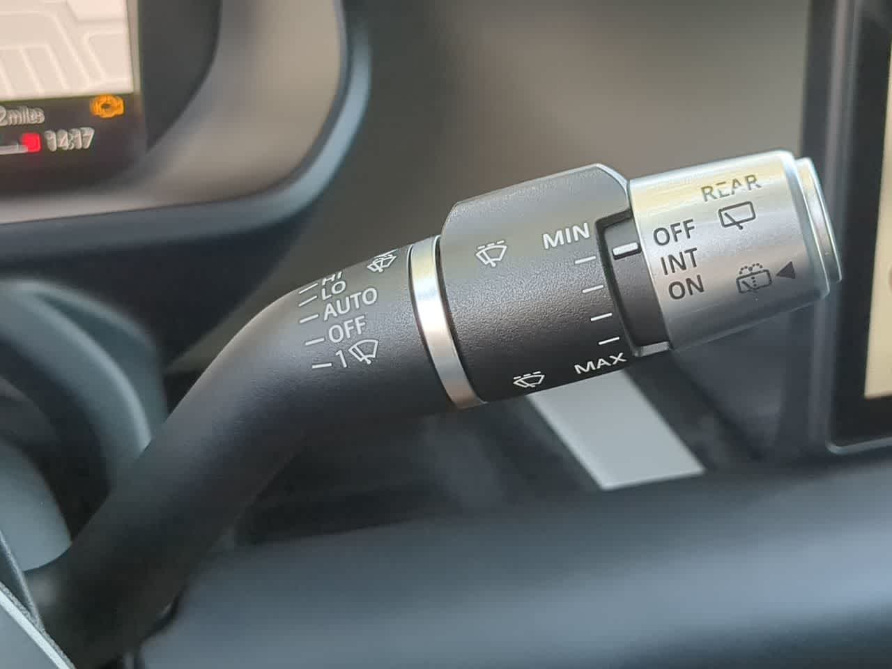 Thumbnail: 2020 Land Rover Defender - 28