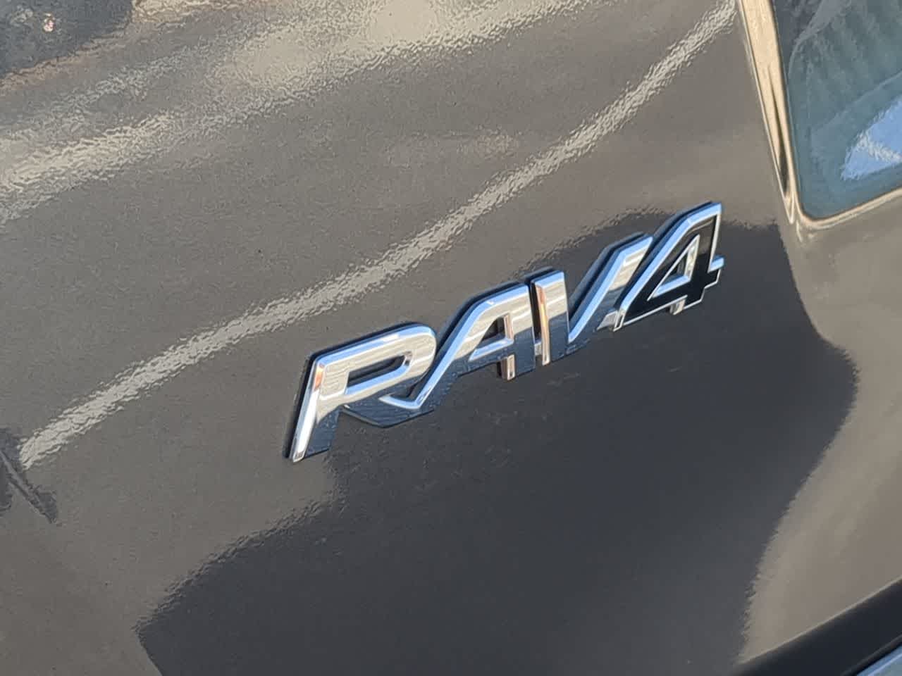 Thumbnail: 2016 Toyota RAV4 - 12
