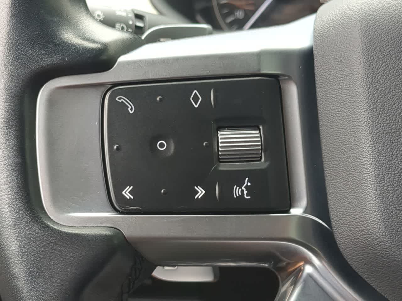 Thumbnail: 2023 Land Rover Discovery - 25