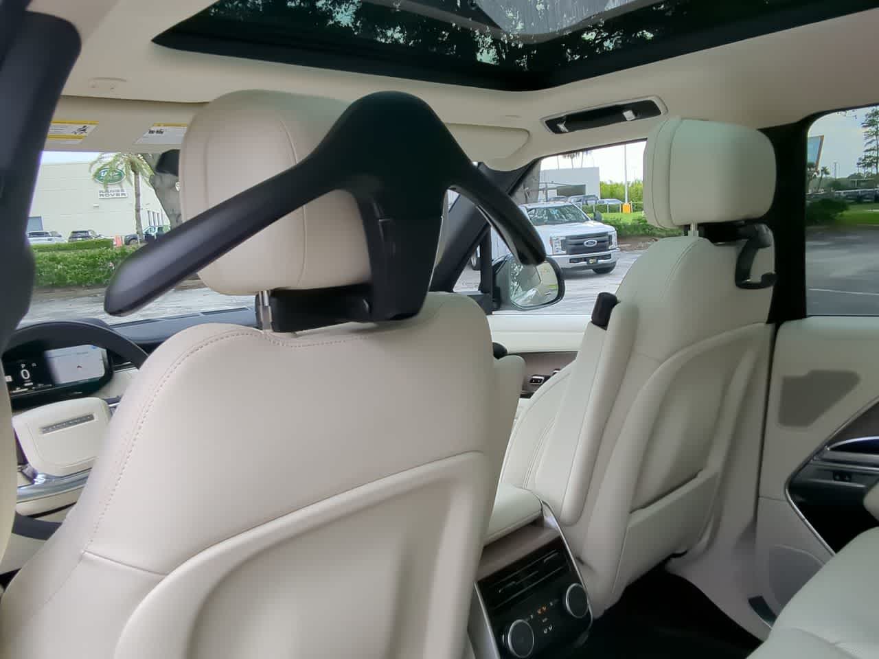 Thumbnail: 2025 Land Rover Range Rover - 19