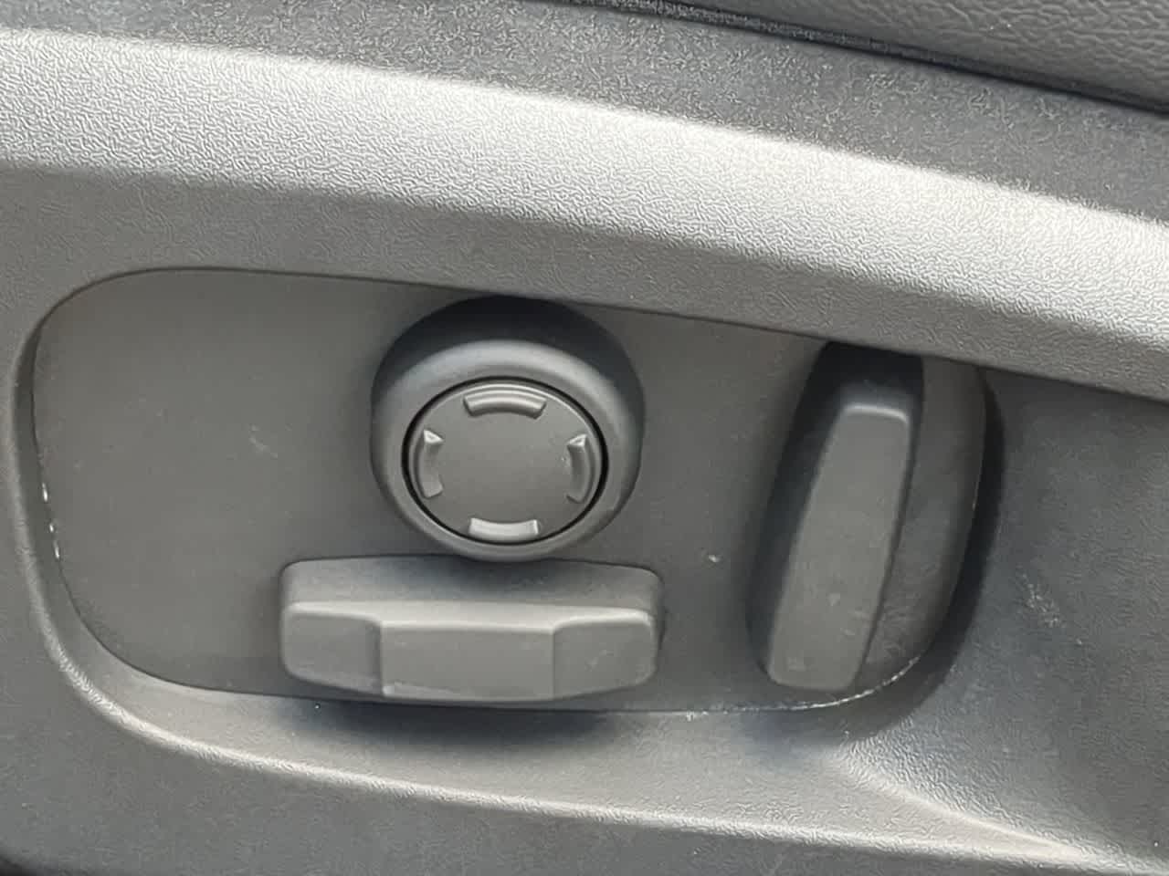 Thumbnail: 2025 Jaguar F-Pace - 16