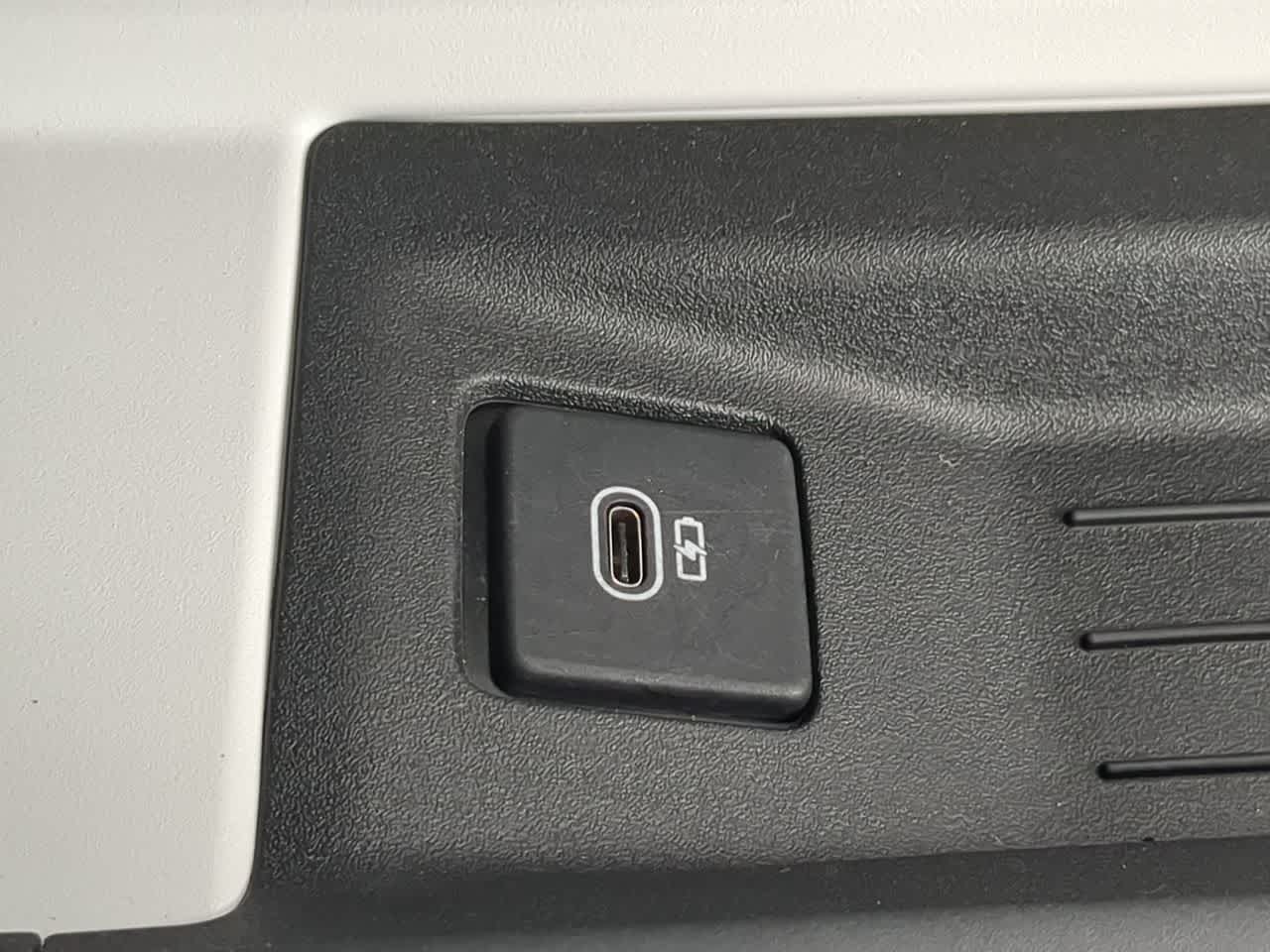 Thumbnail: 2025 Land Rover Defender - 32