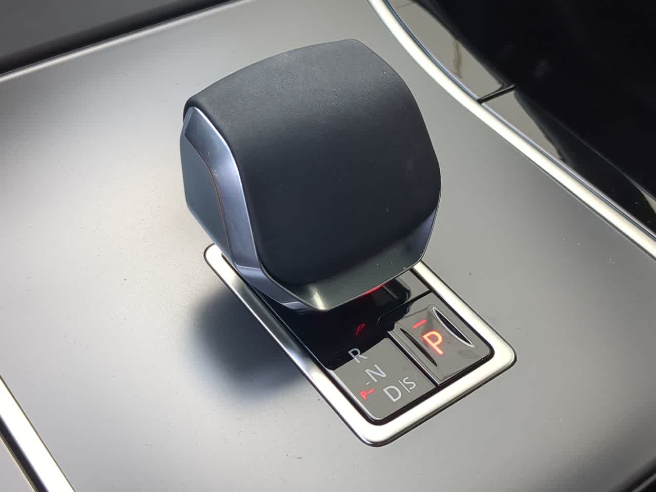 Thumbnail: 2026 Land Rover Range Rover Velar - 33