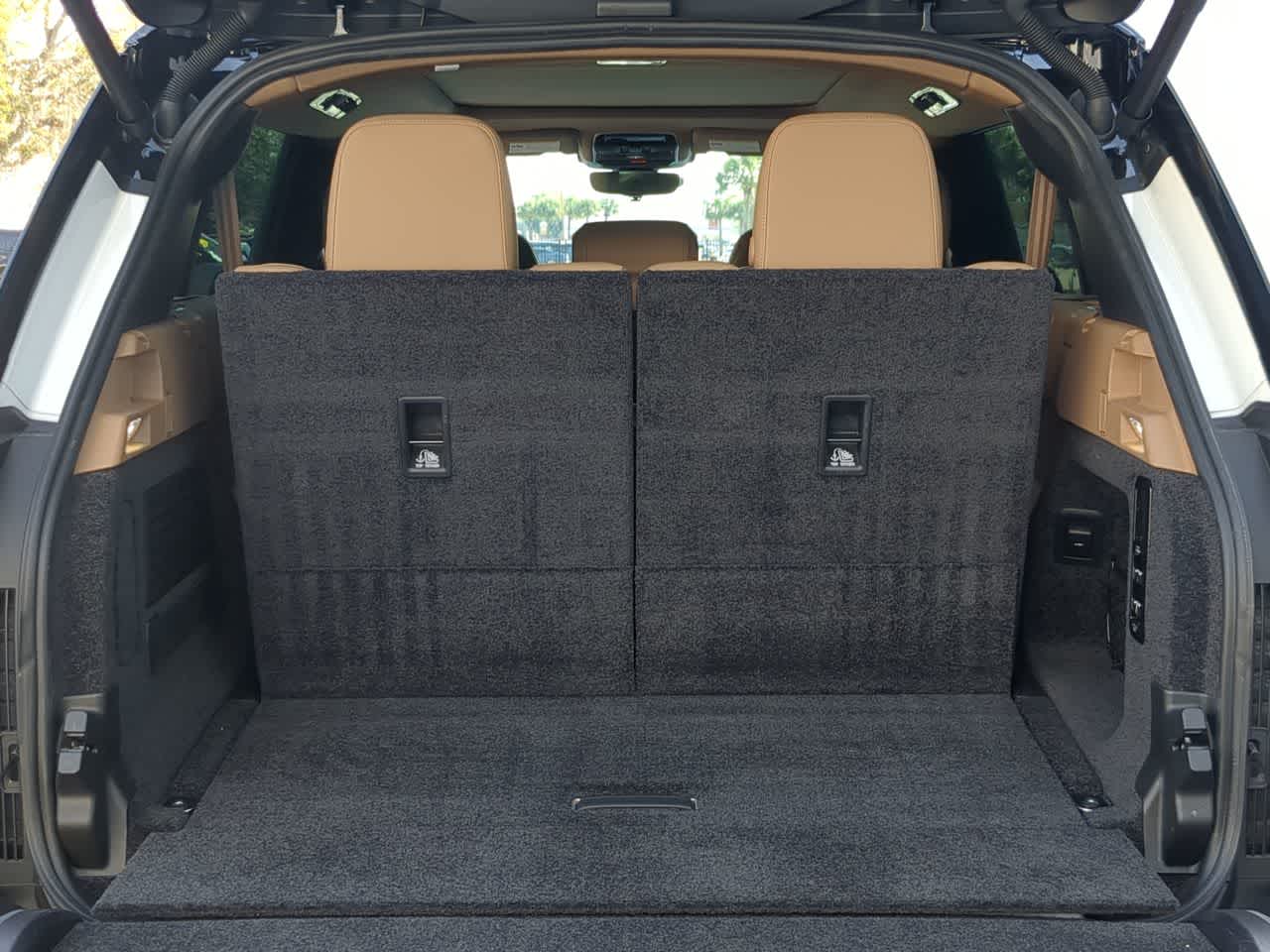 Thumbnail: 2025 Land Rover Range Rover - 37