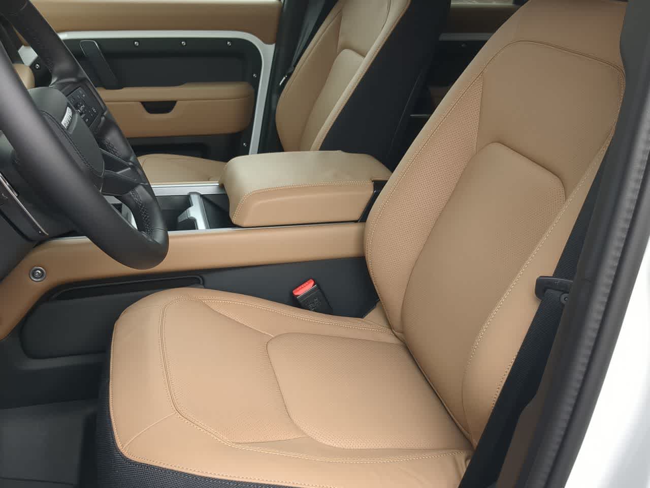 Thumbnail: 2025 Land Rover Defender - 17