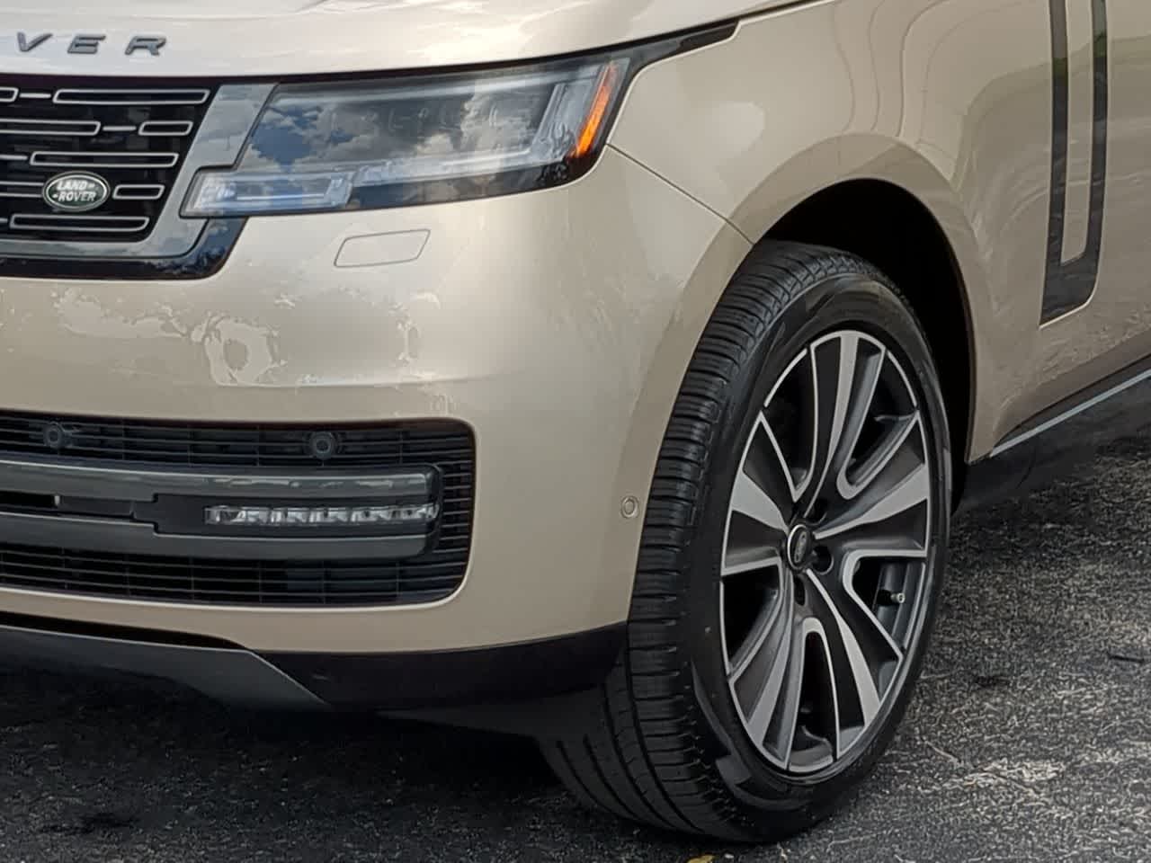 Thumbnail: 2025 Land Rover Range Rover - 11