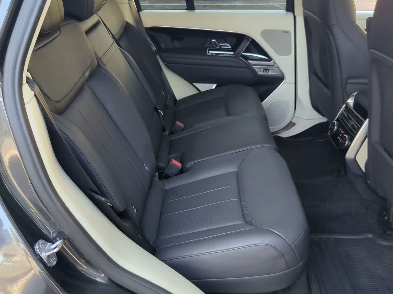 Thumbnail: 2023 Land Rover Range Rover - 21