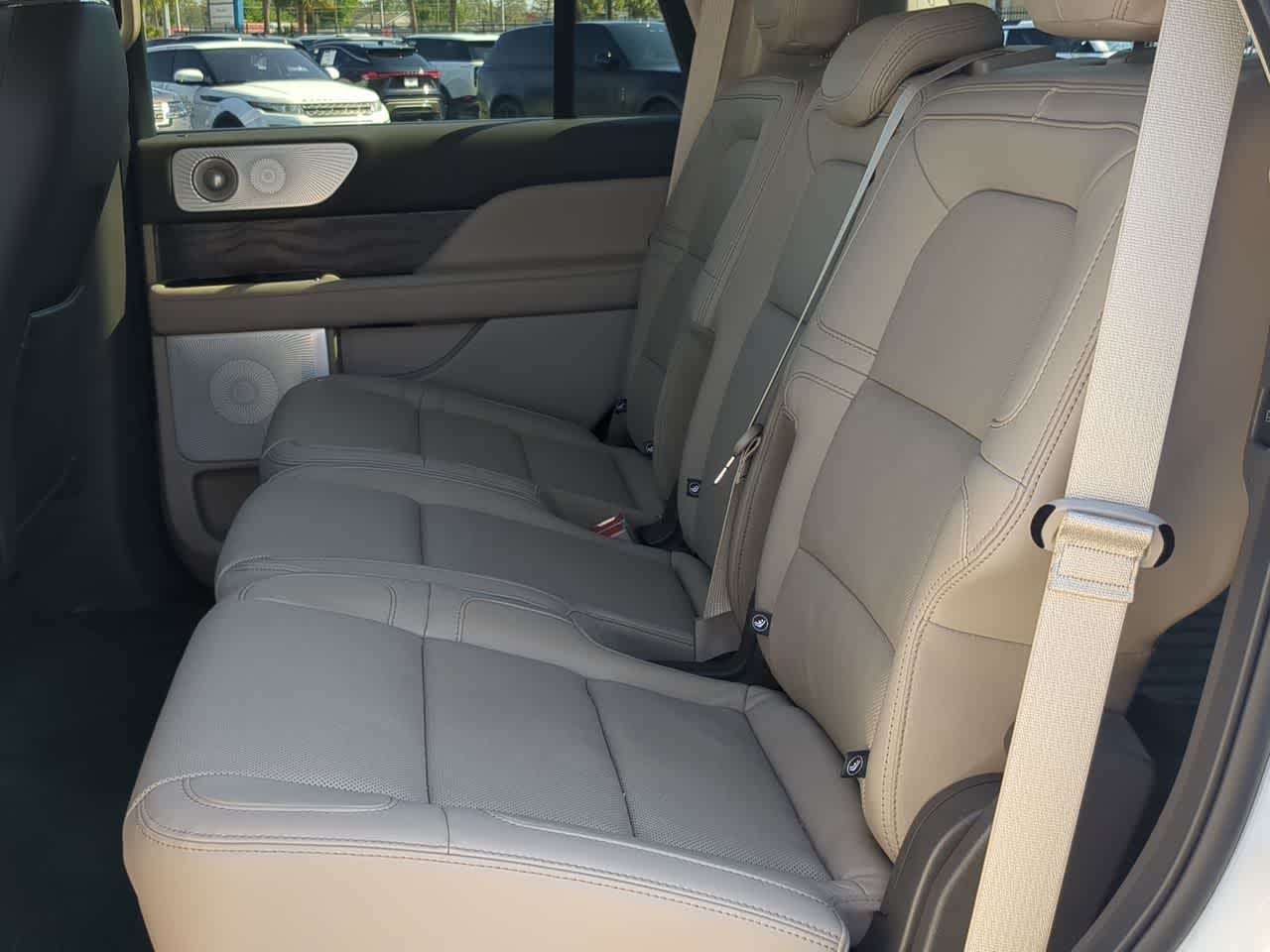 Thumbnail: 2024 Lincoln Navigator - 19