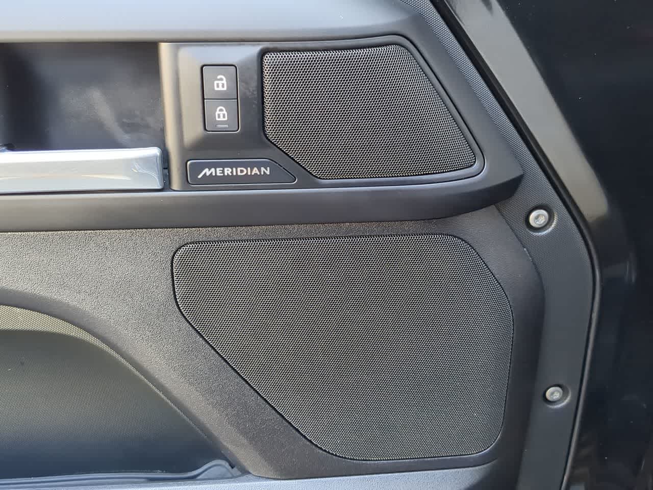 Thumbnail: 2025 Land Rover Defender - 32