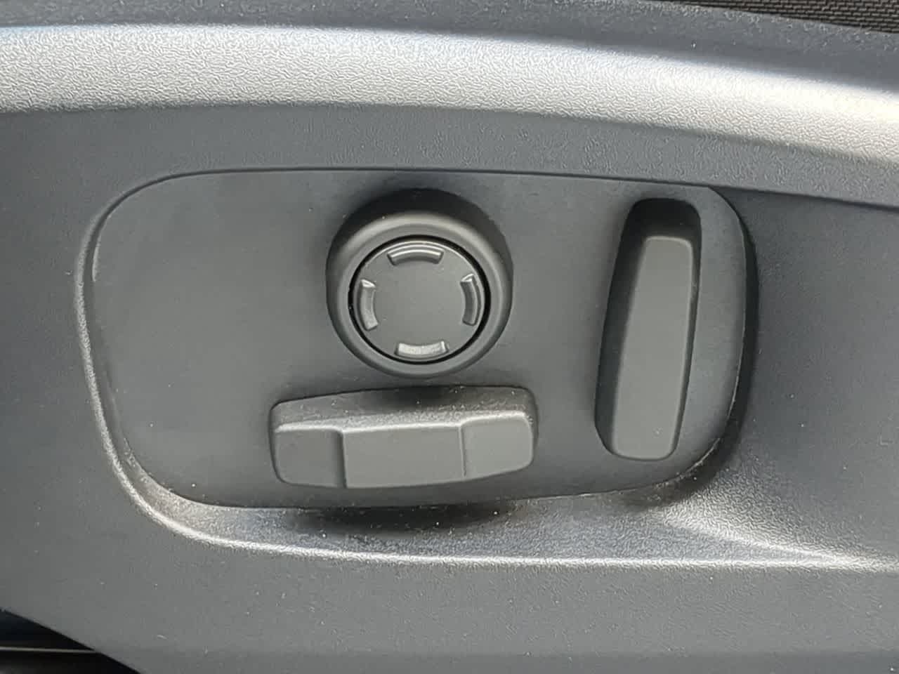 Thumbnail: 2025 Land Rover Defender - 17