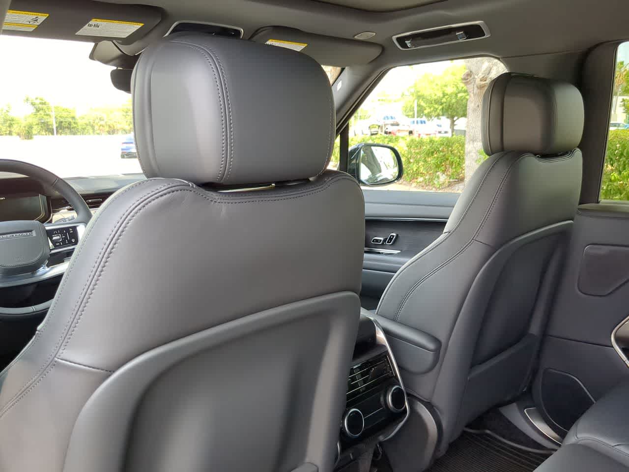 2025 Land Rover Range Rover SE 18