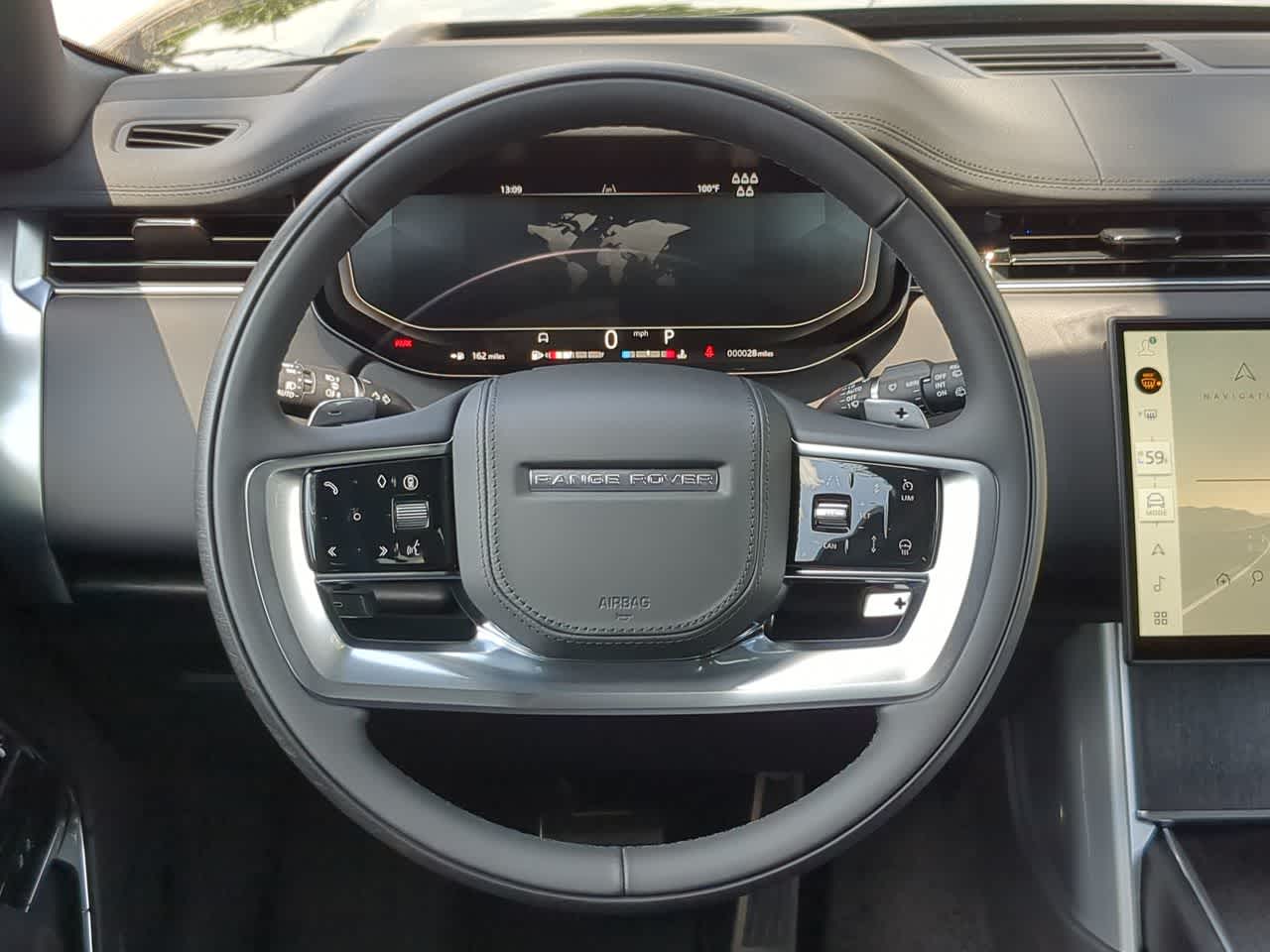 2025 Land Rover Range Rover SE 24