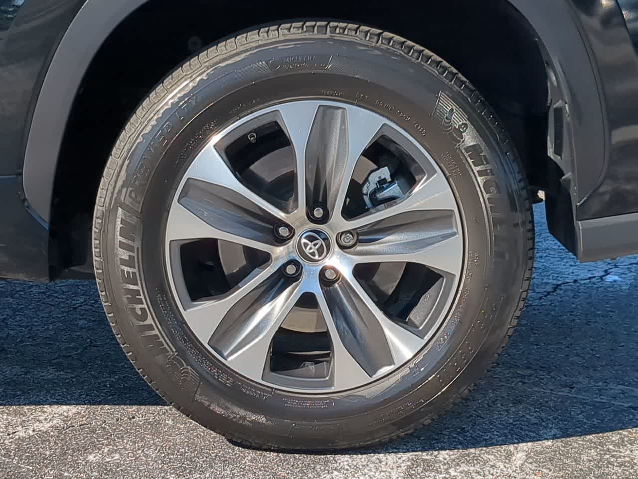 Thumbnail: 2022 Toyota Highlander - 14