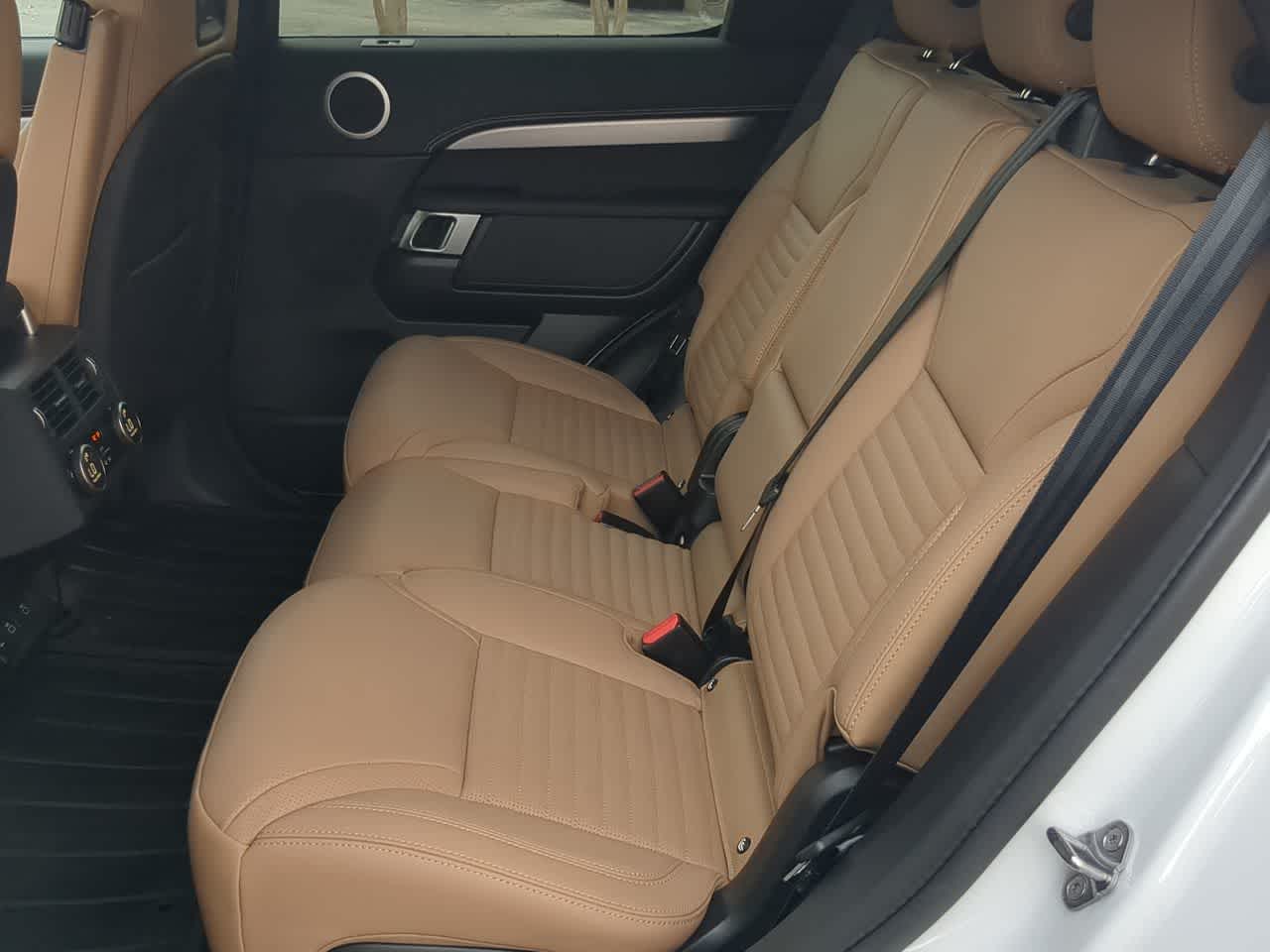 Thumbnail: 2025 Land Rover Discovery - 21