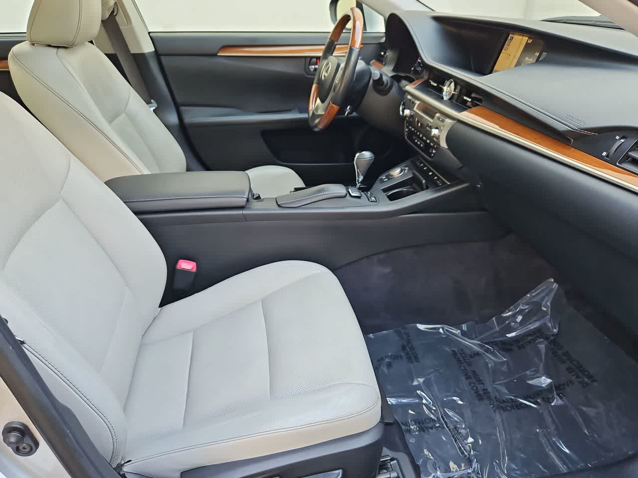 Thumbnail: 2014 Lexus ES - 24