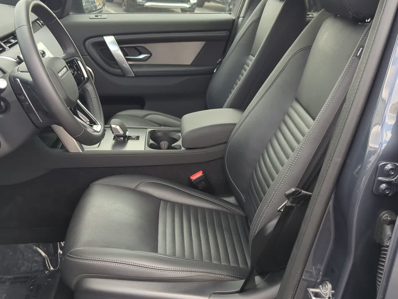 Thumbnail: 2025 Land Rover Discovery Sport - 16