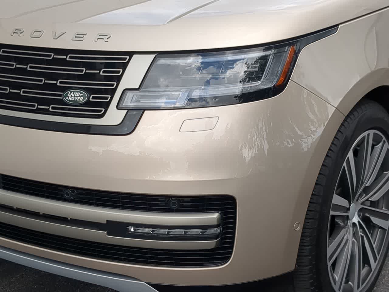Thumbnail: 2023 Land Rover Range Rover - 11