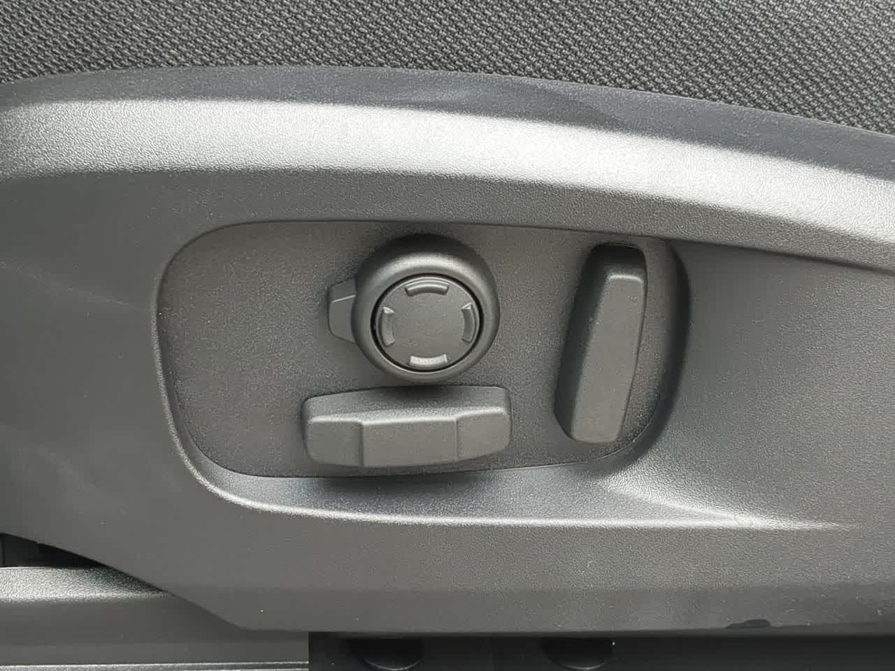 Thumbnail: 2025 Land Rover Defender - 18