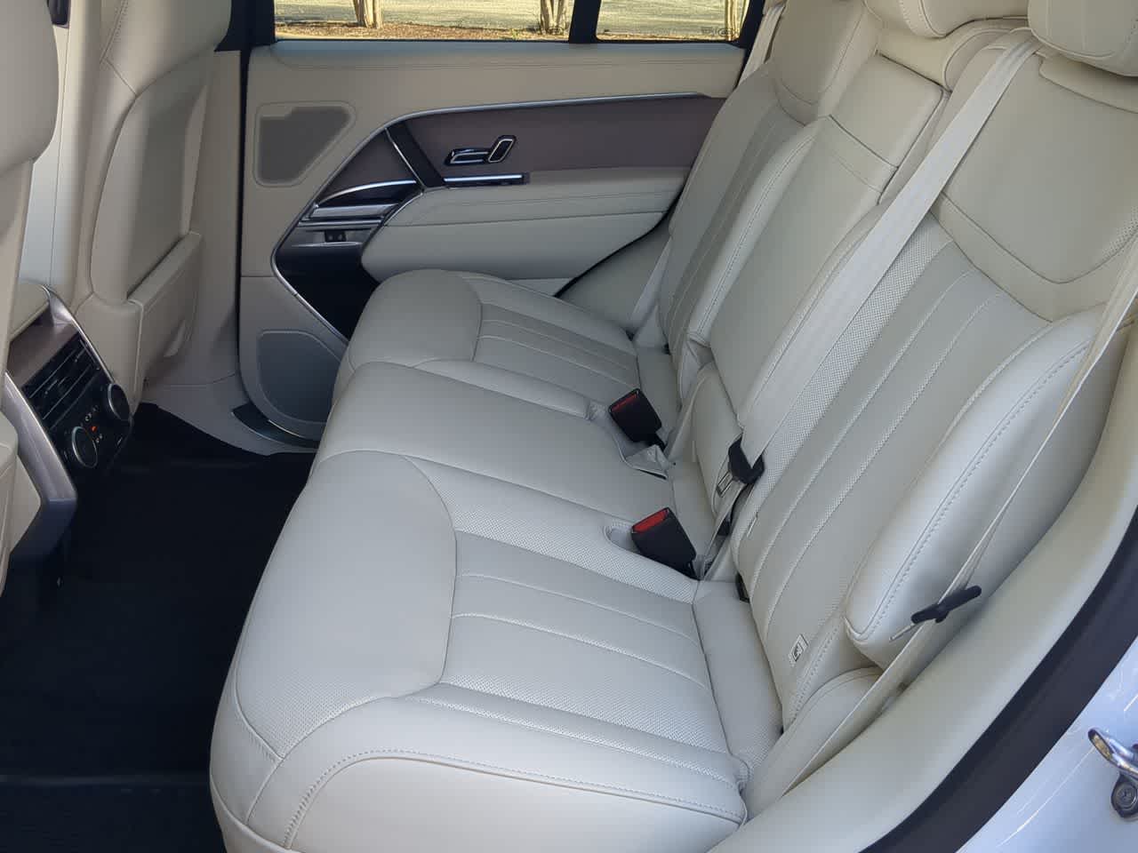 Thumbnail: 2025 Land Rover Range Rover - 21