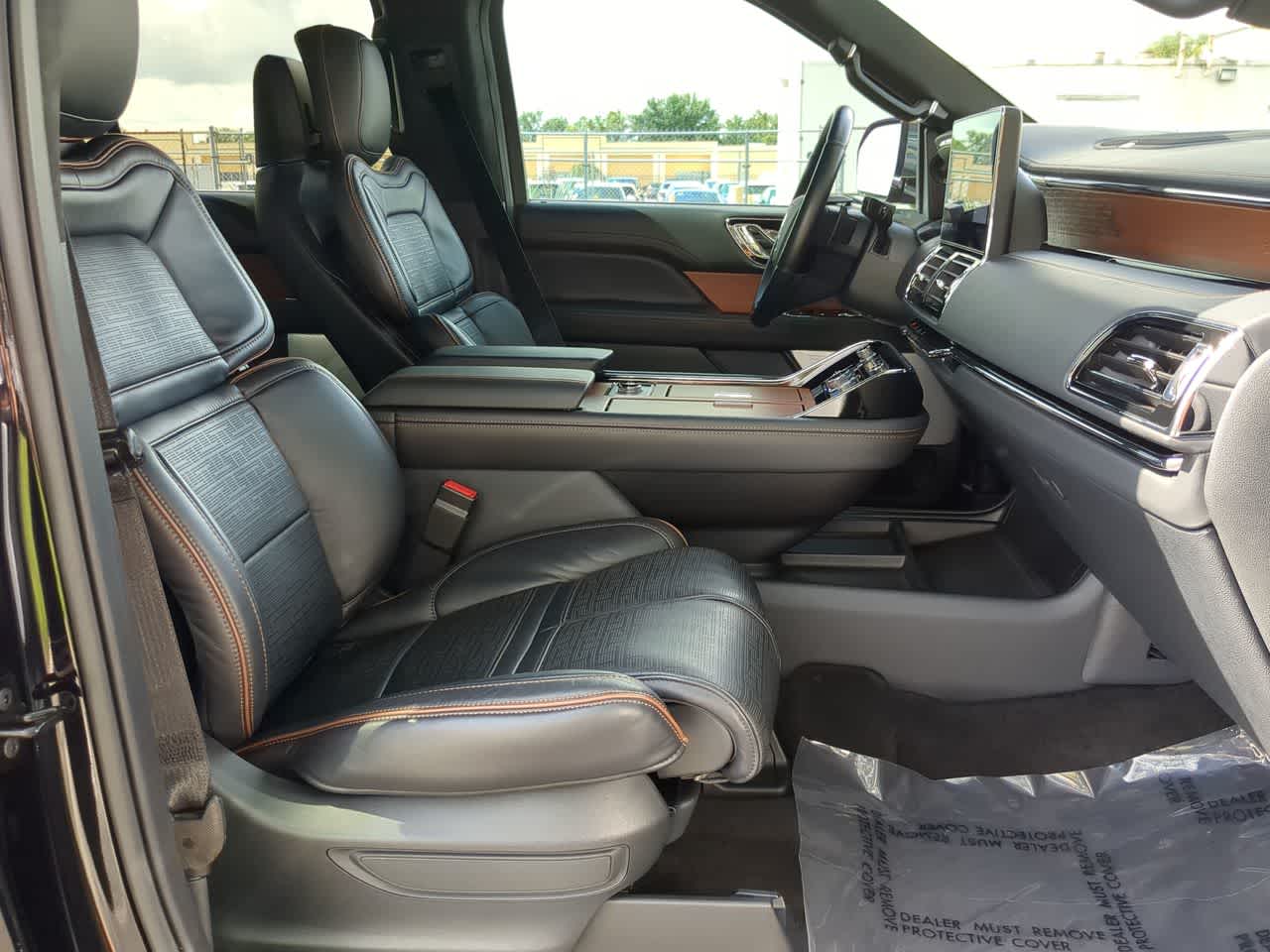Thumbnail: 2024 Lincoln Navigator L - 22