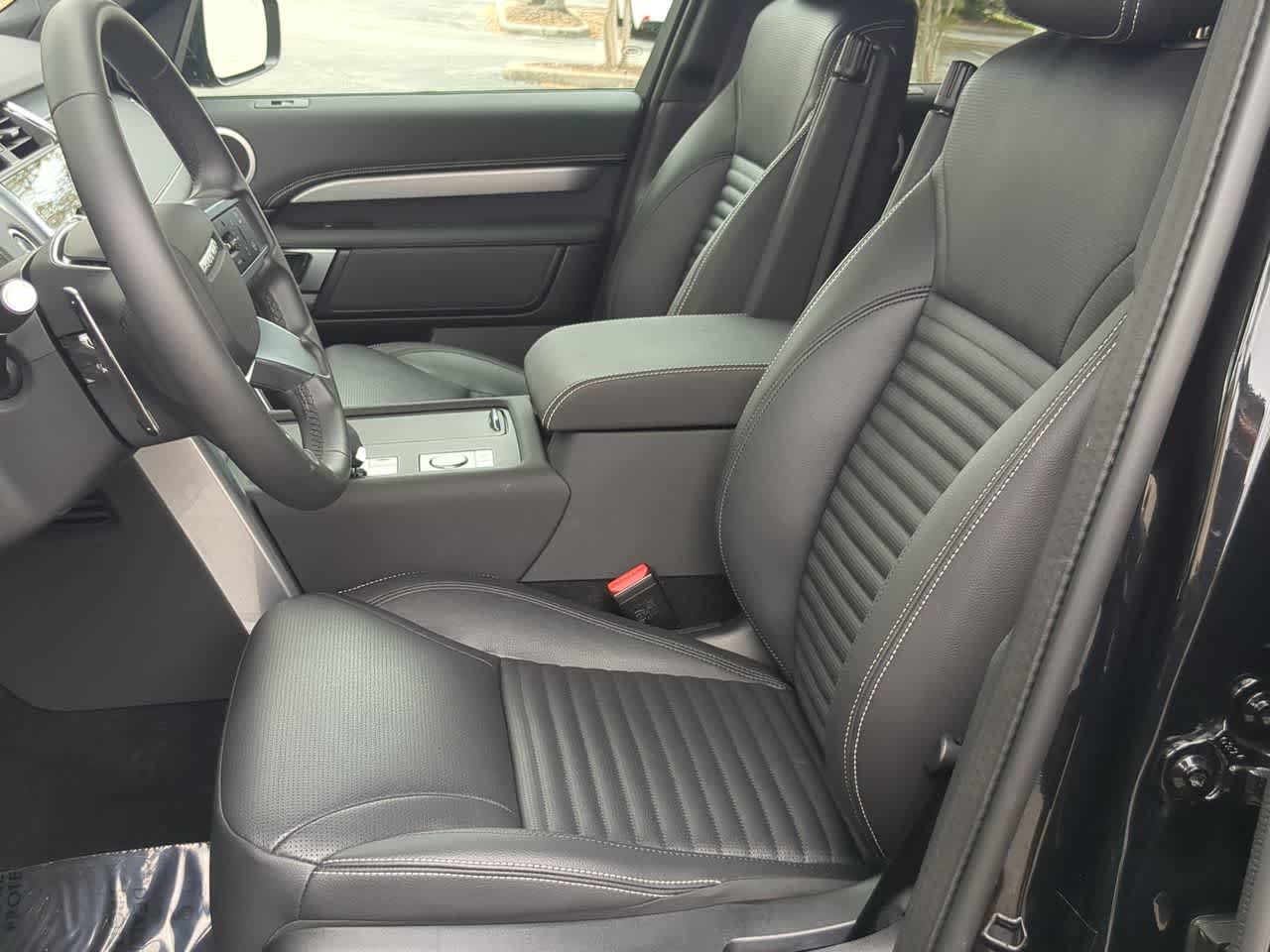 Thumbnail: 2025 Land Rover Discovery - 17