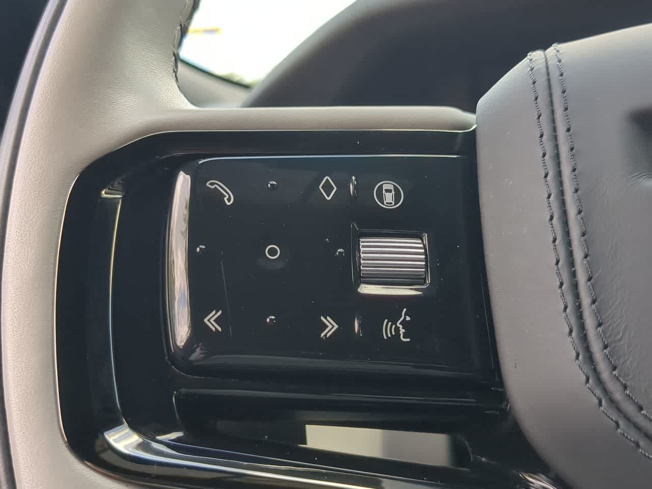 Thumbnail: 2026 Land Rover Range Rover Velar - 26
