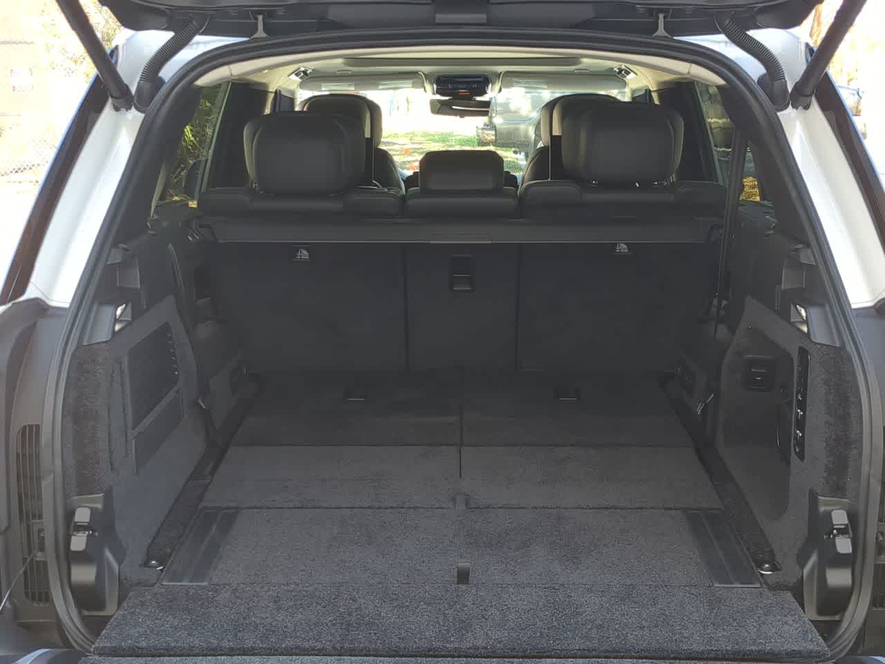 Thumbnail: 2025 Land Rover Range Rover - 36