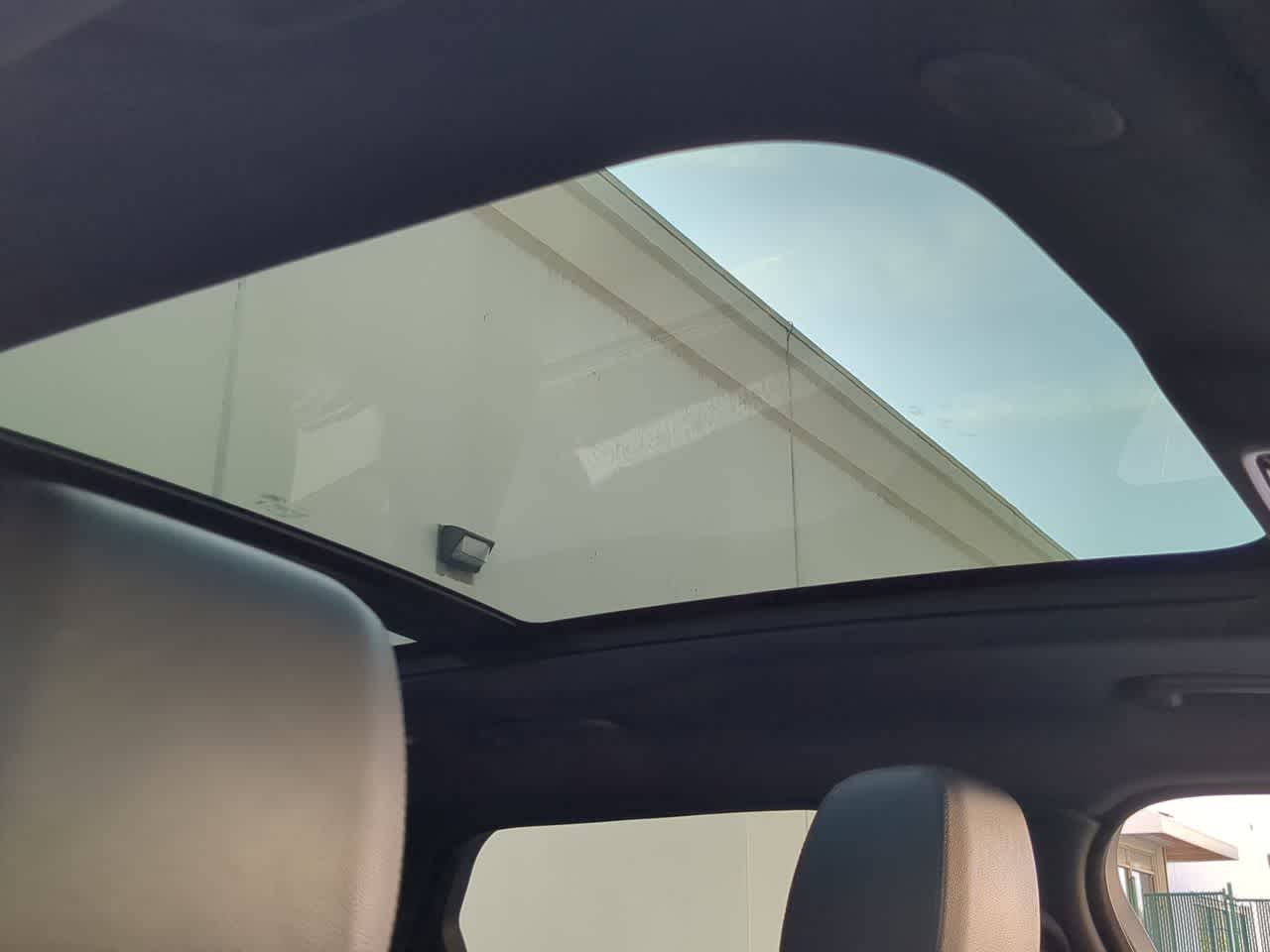 Thumbnail: 2025 Land Rover Range Rover Velar - 17