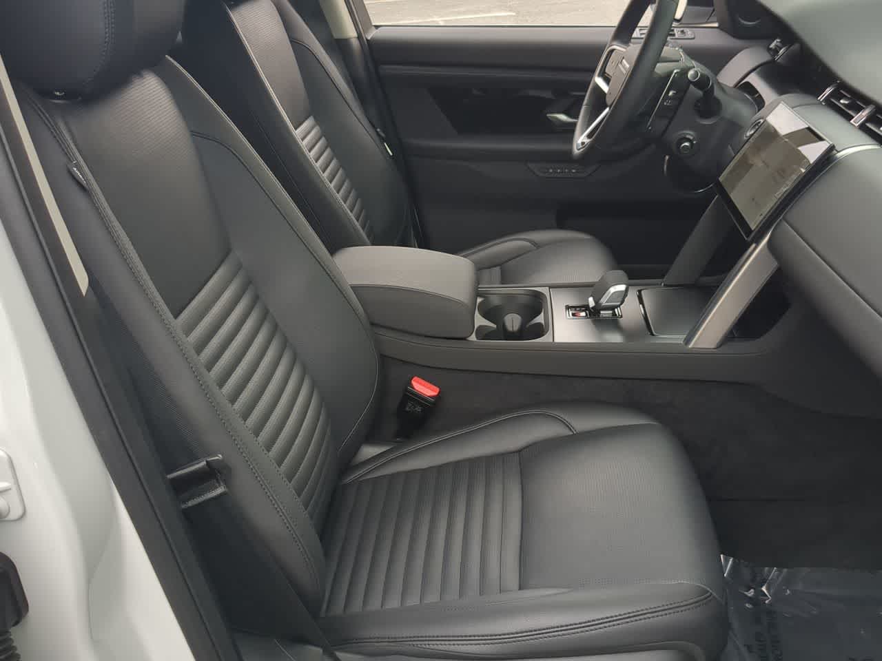 Thumbnail: 2025 Land Rover Discovery Sport - 24