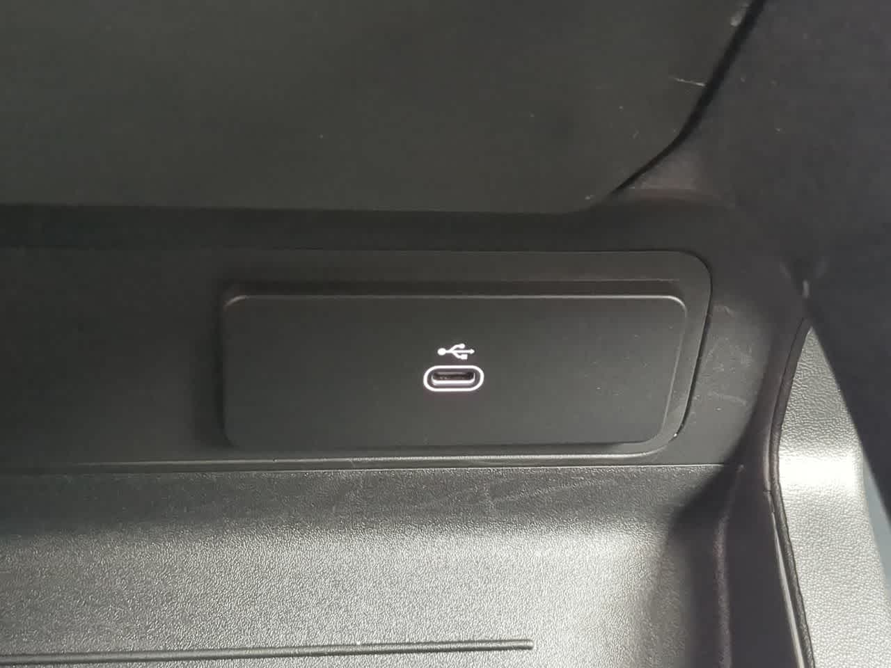 Thumbnail: 2025 Land Rover Defender - 33