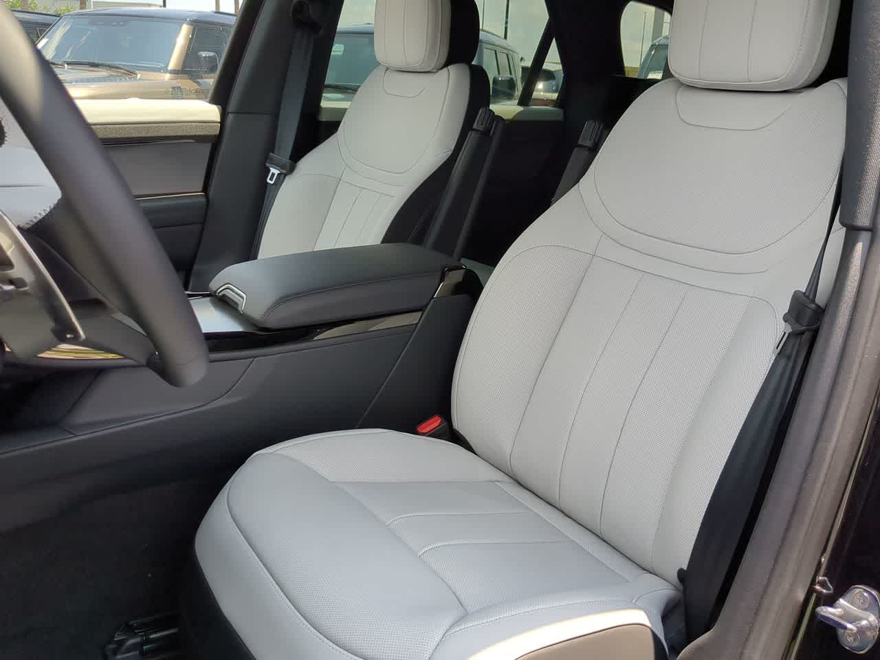 Thumbnail: 2025 Land Rover Range Rover Sport - 17