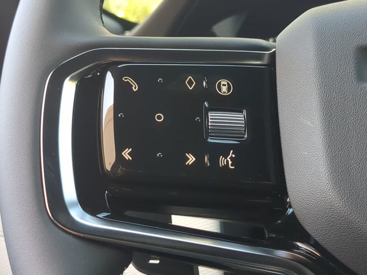 Thumbnail: 2026 Land Rover Discovery Sport - 25