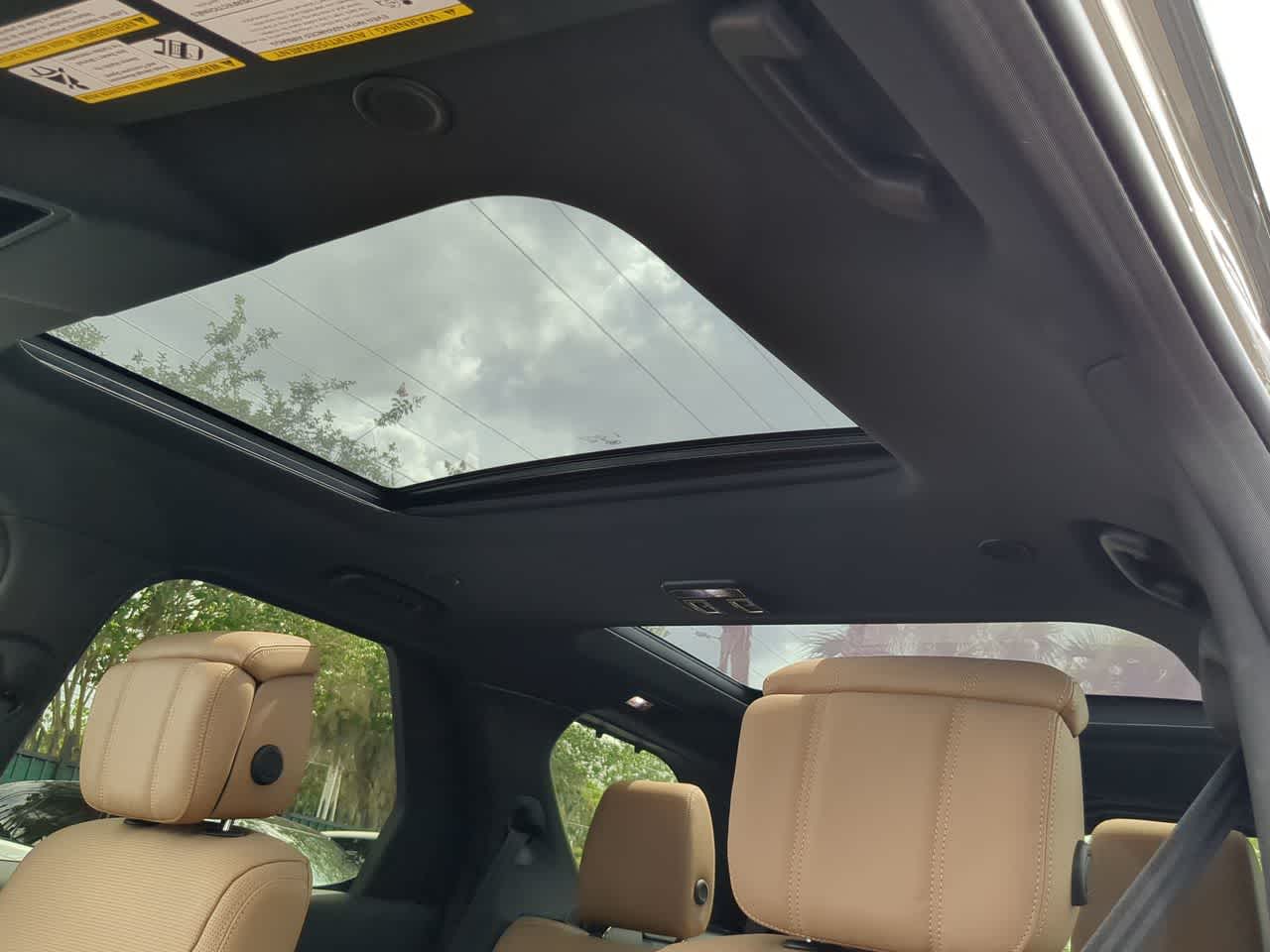 Thumbnail: 2024 Land Rover Discovery - 19