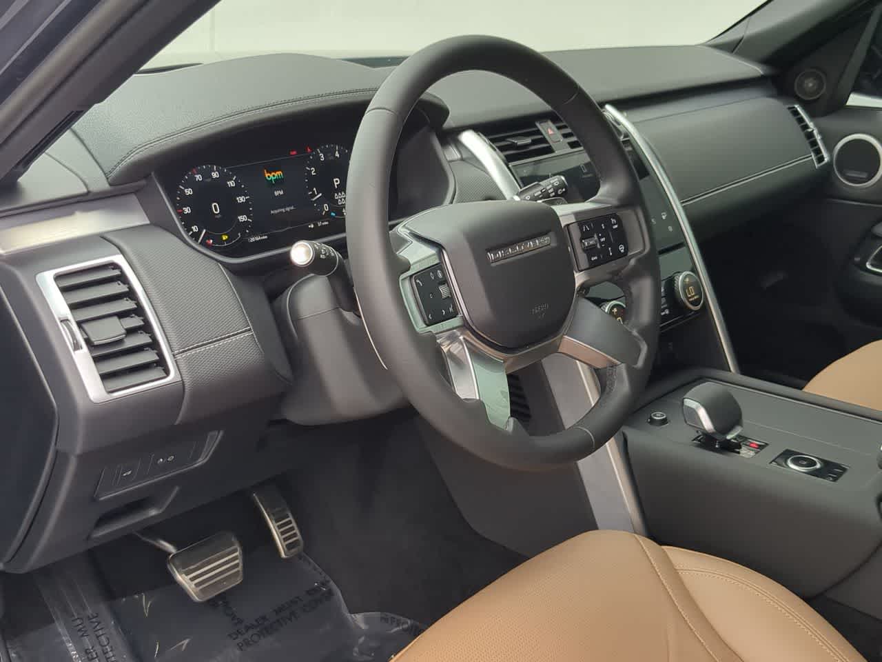 Thumbnail: 2025 Land Rover Discovery - 10