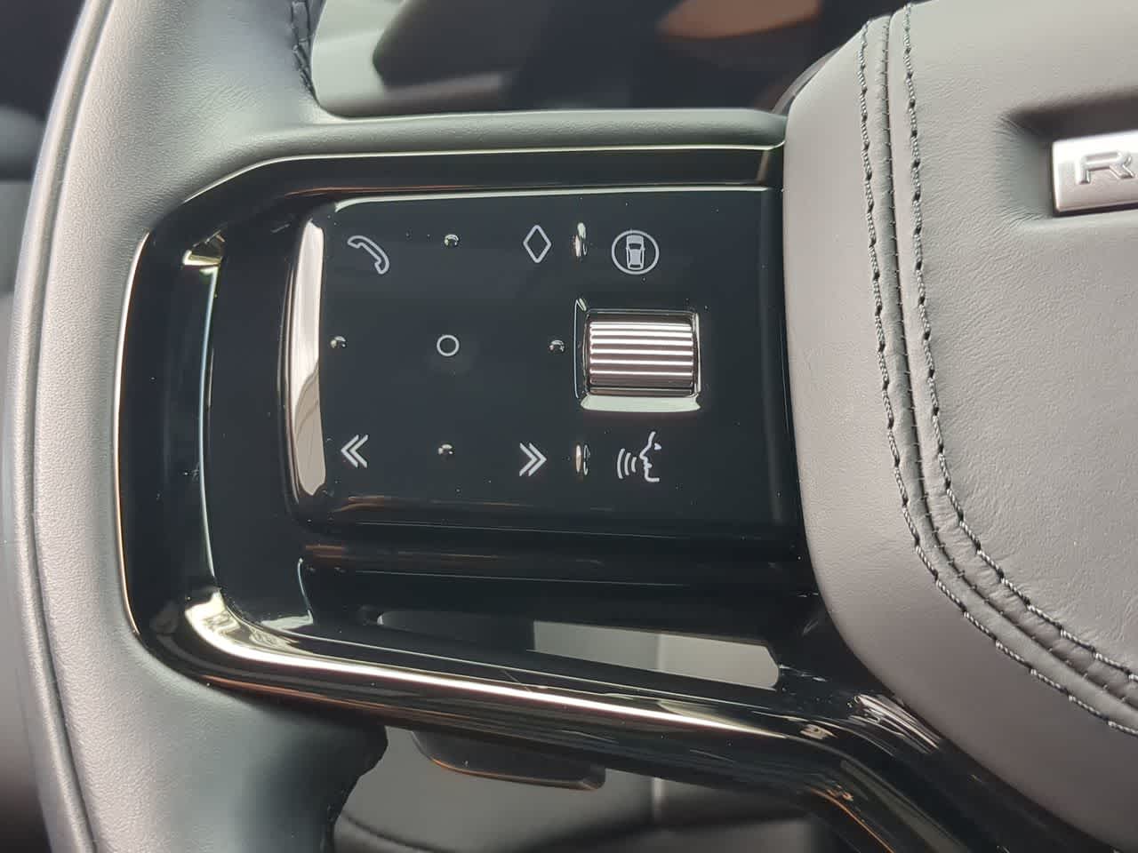 Thumbnail: 2025 Land Rover Range Rover Velar - 26