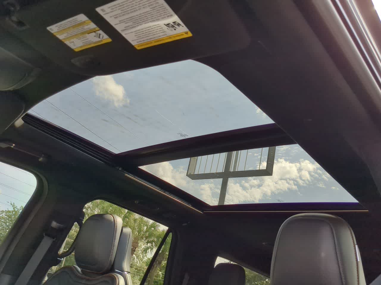 Thumbnail: 2024 Lincoln Navigator L - 19