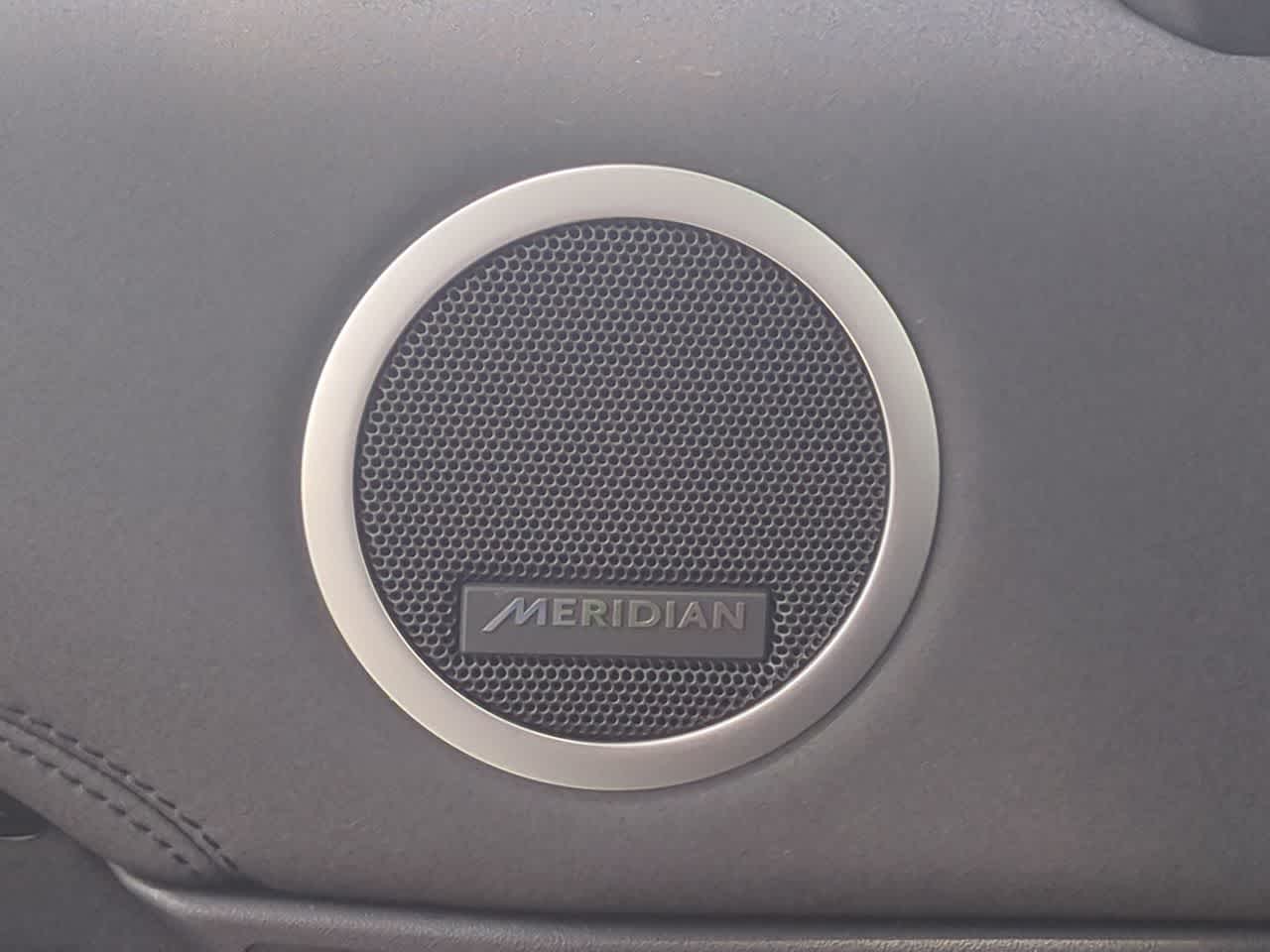 Thumbnail: 2025 Land Rover Discovery - 31