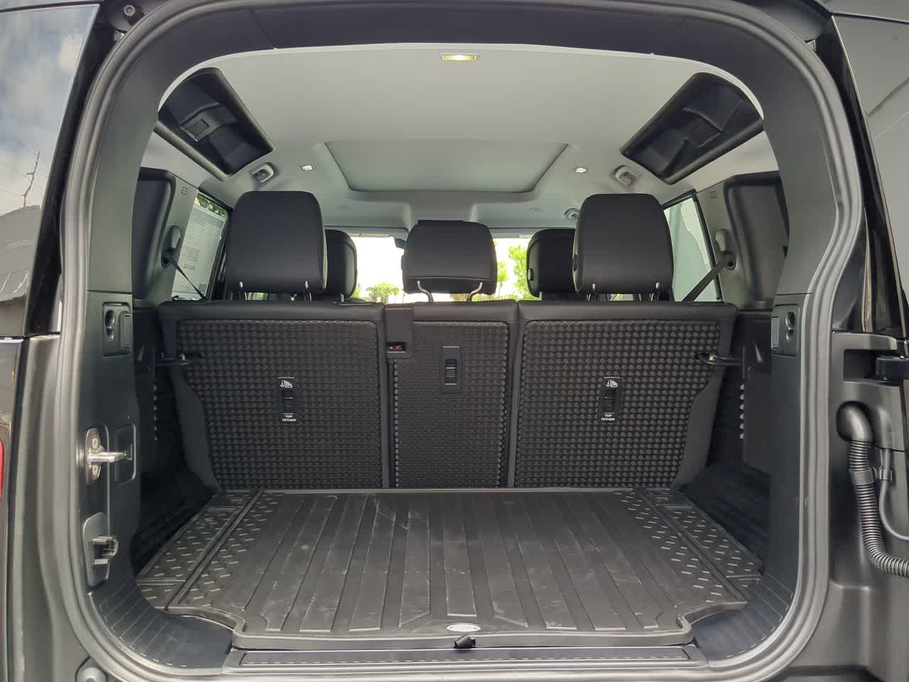 Thumbnail: 2025 Land Rover Defender - 37