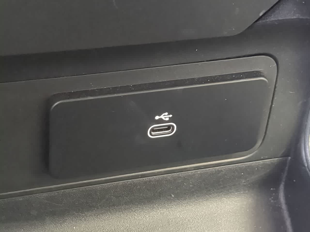 Thumbnail: 2025 Land Rover Defender - 32