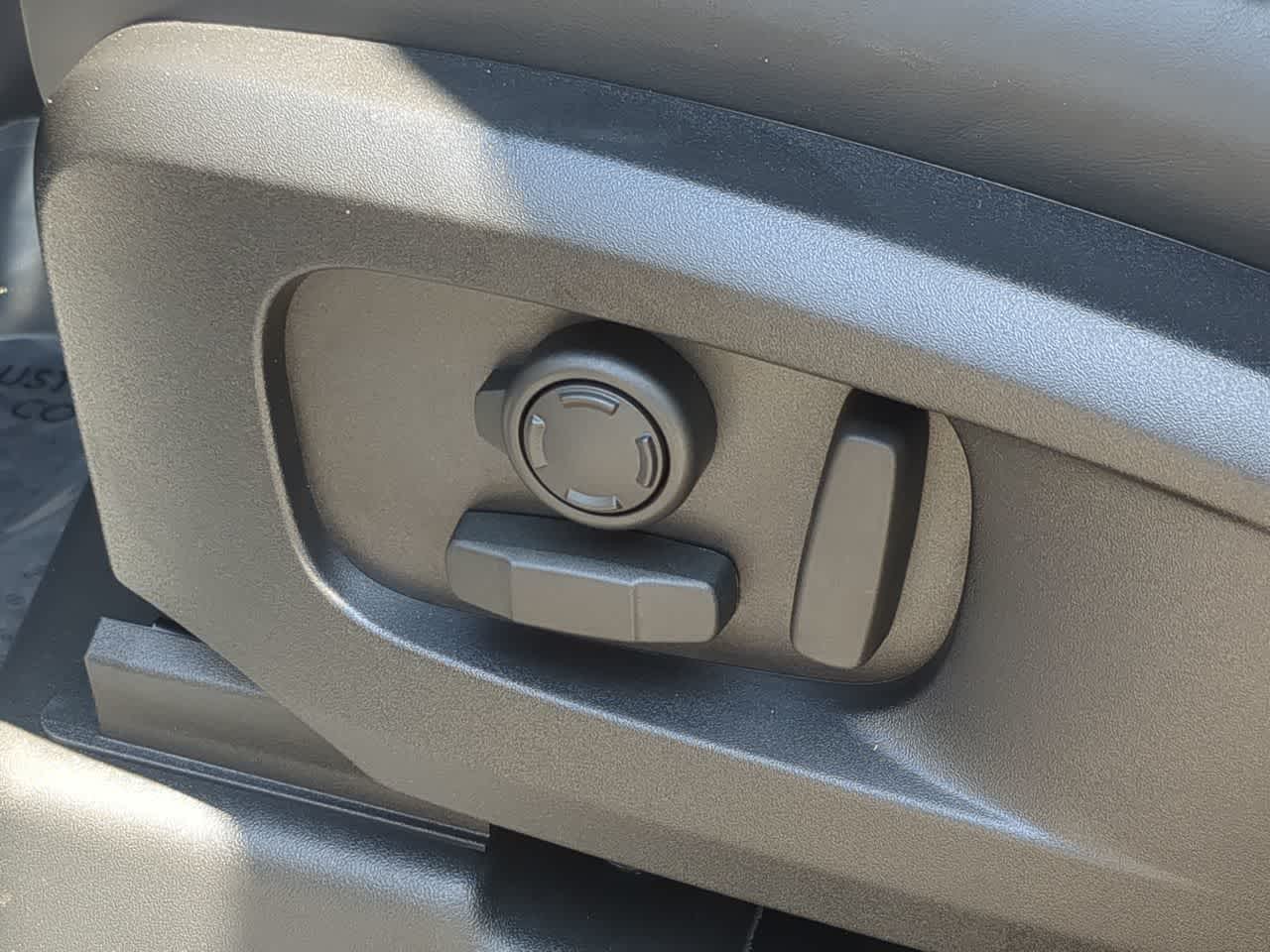 Thumbnail: 2026 Land Rover Defender - 18