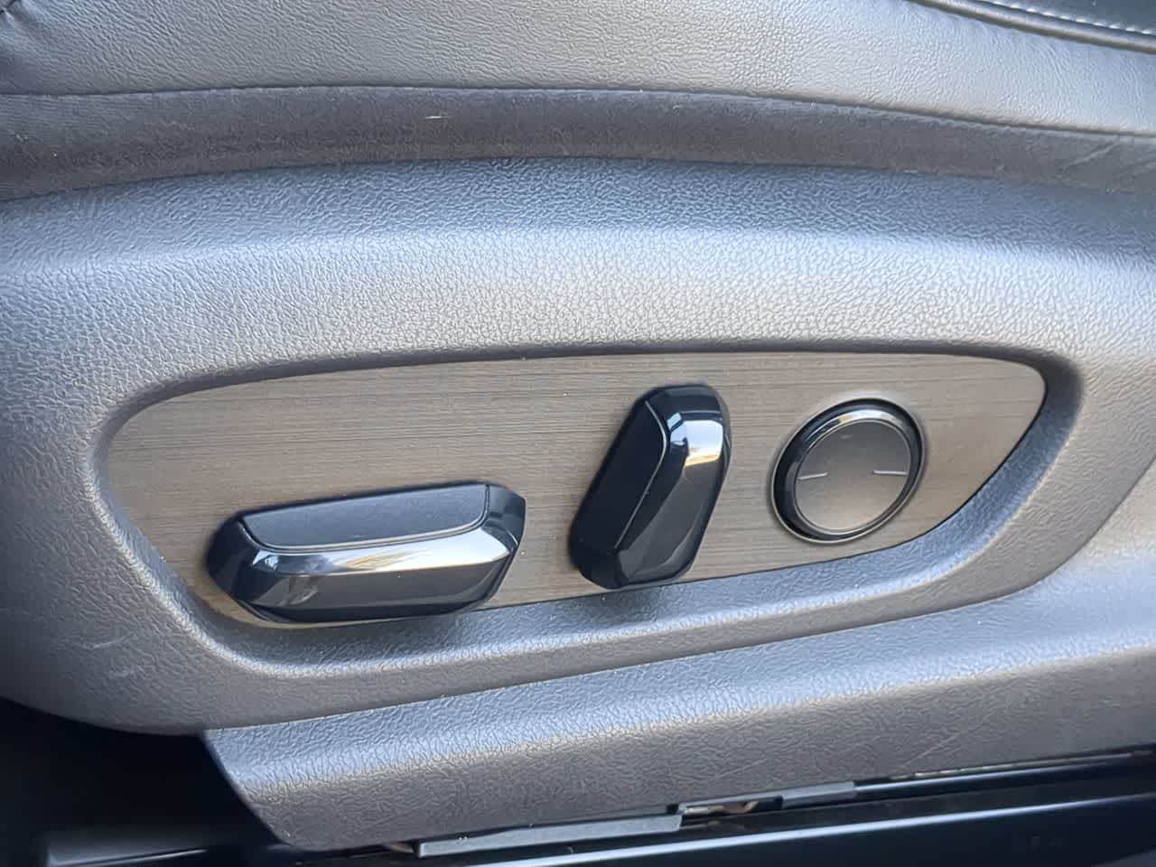 Thumbnail: 2019 Lexus ES - 16