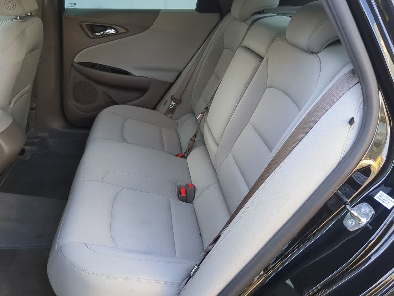 Thumbnail: 2018 Chevrolet Malibu - 18