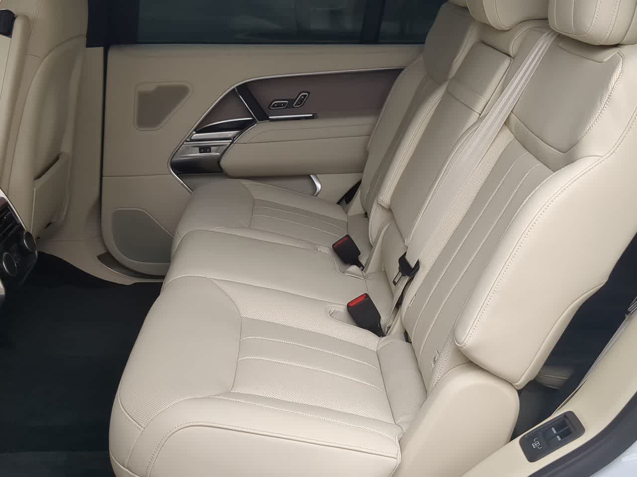 Thumbnail: 2025 Land Rover Range Rover - 21