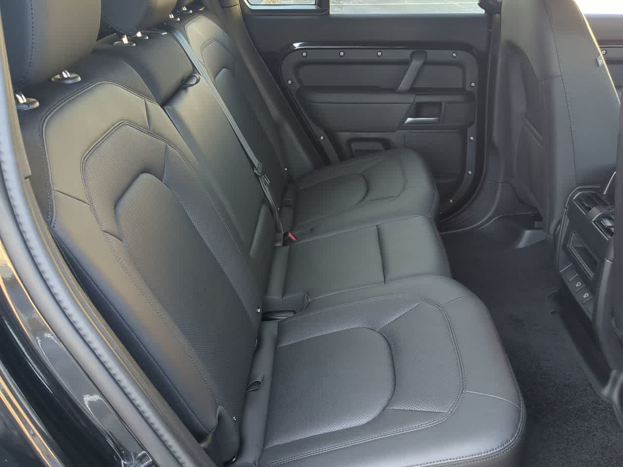 Thumbnail: 2025 Land Rover Defender - 21