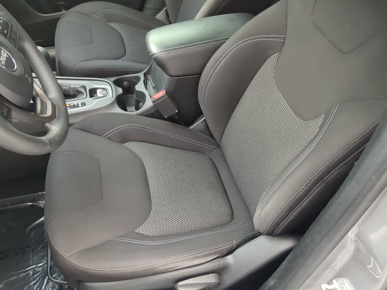 Thumbnail: 2019 Jeep Cherokee - 17