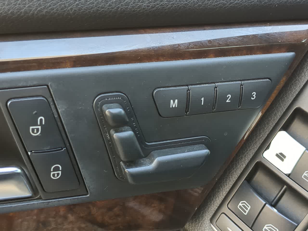 Thumbnail: 2015 Mercedes-Benz GLK - 17