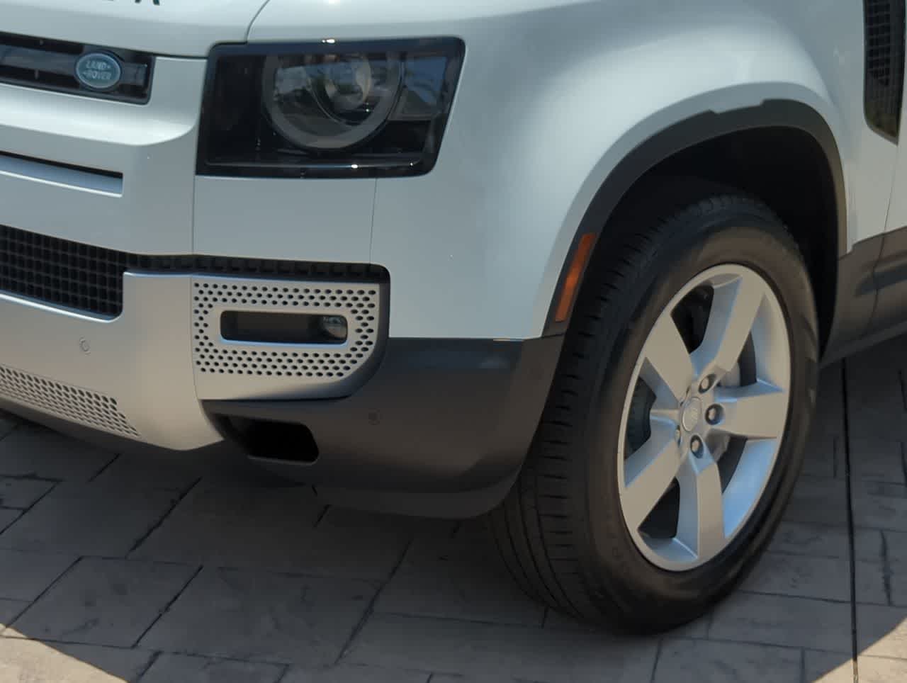 2025 Land Rover Defender 110 11