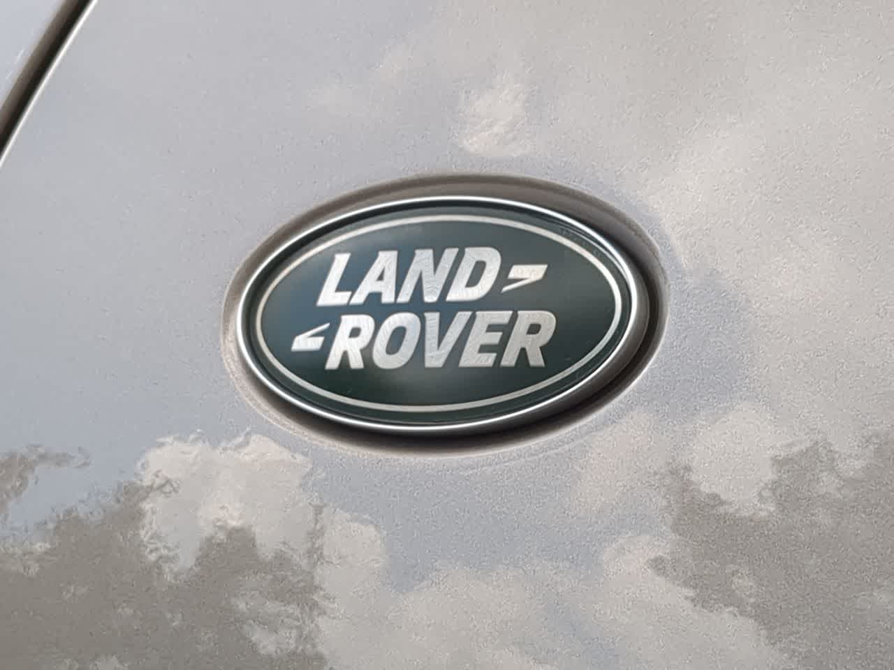 Thumbnail: 2022 Land Rover Discovery - 11